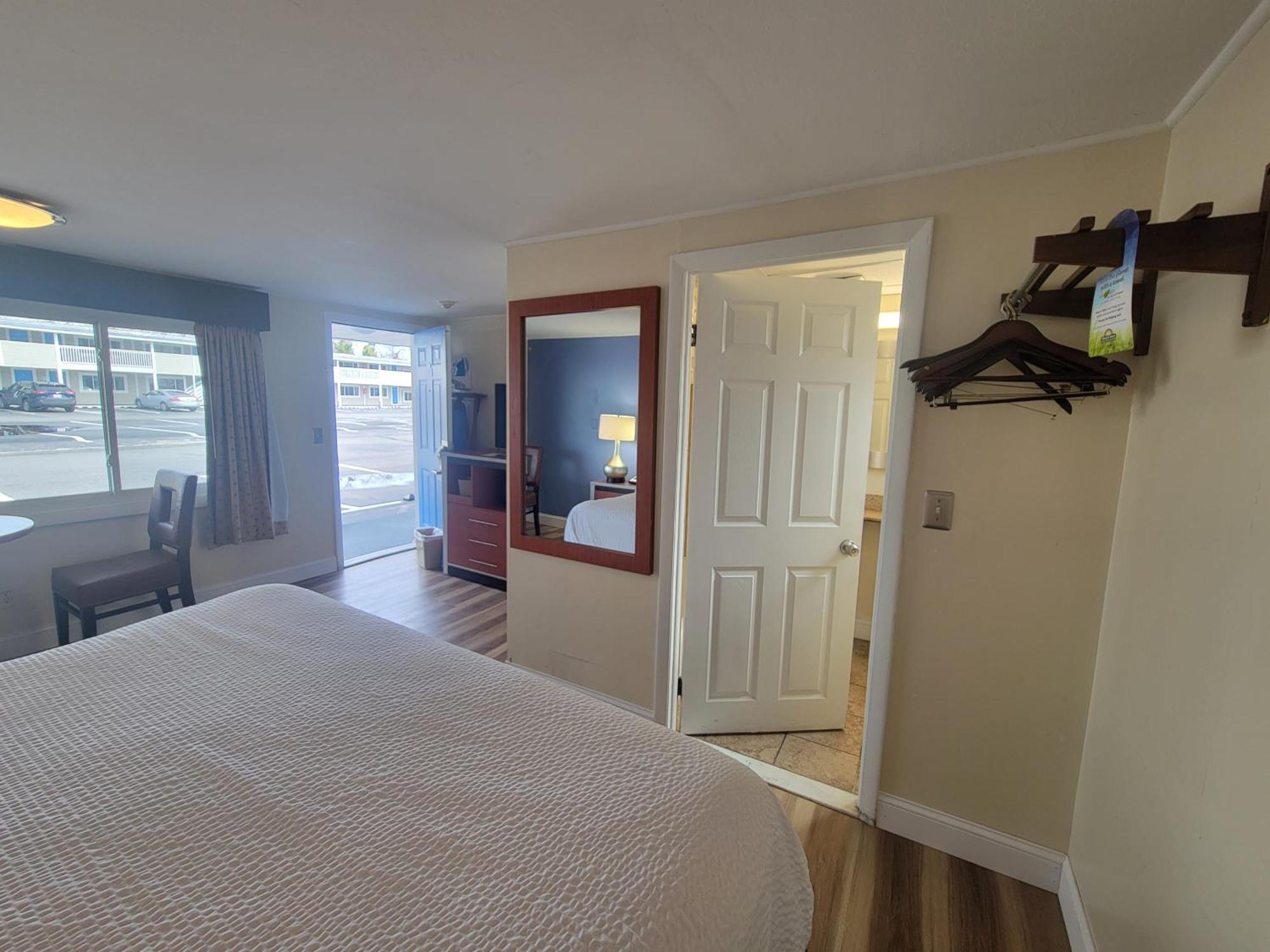 Days Inn By Wyndham - Cape Cod West Yarmouth Rom bilde